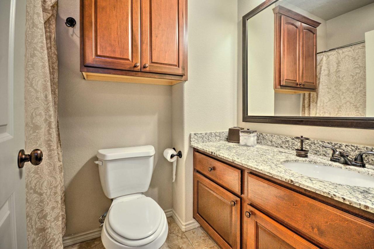 Willa College Station Townhouse With Private Patio Zewnętrze zdjęcie