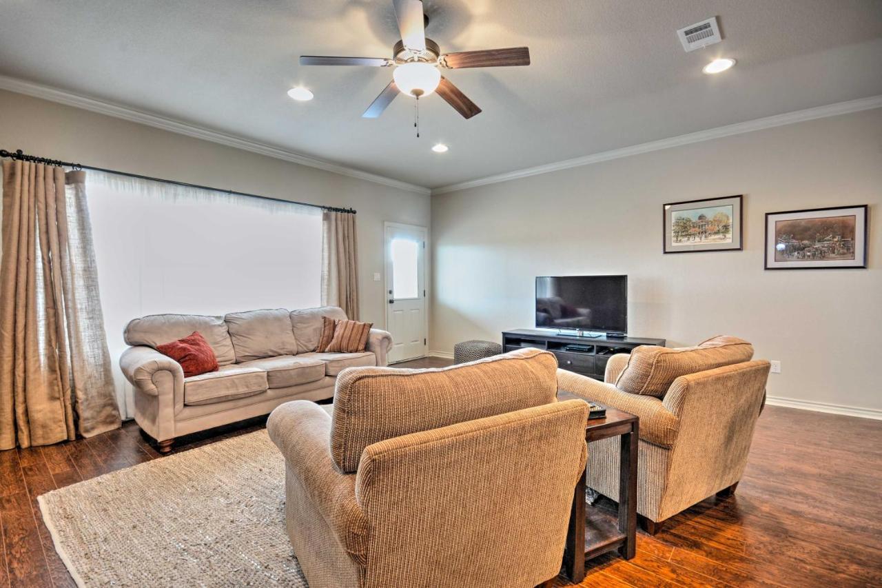 Willa College Station Townhouse With Private Patio Zewnętrze zdjęcie